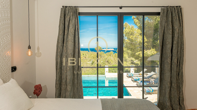 Moderne, renovierte Luxus Villa mit Meerblick und touristischer Vermietlizenz zum Verkauf
