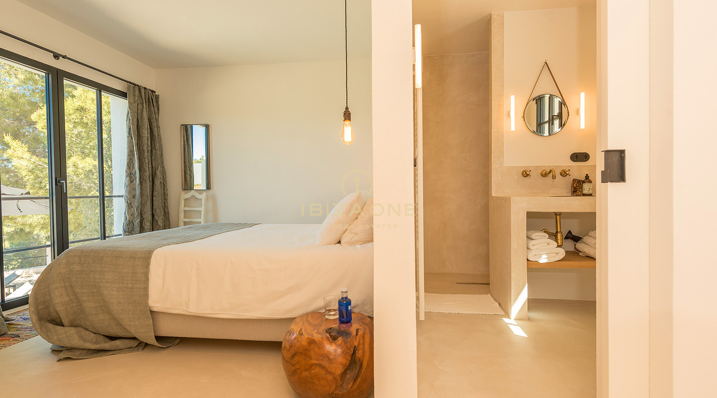 Villa di lusso moderna e ristrutturata con vista sul mare e licenza di affitto turistico in vendita