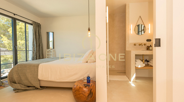 Villa de luxe moderne et rénovée avec vue sur la mer et licence de location touristique à vendre