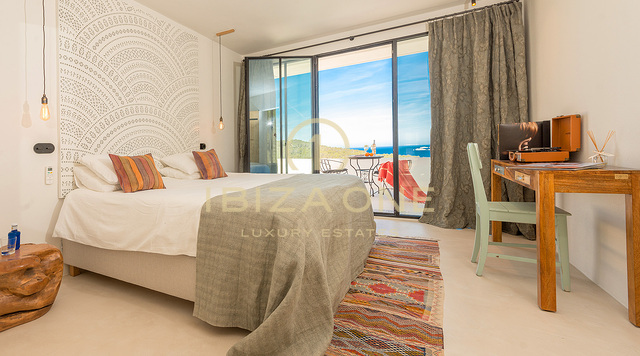 Moderne, renovierte Luxus Villa mit Meerblick und touristischer Vermietlizenz zum Verkauf