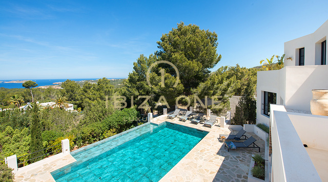 Moderne, renovierte Luxus Villa mit Meerblick und touristischer Vermietlizenz zum Verkauf