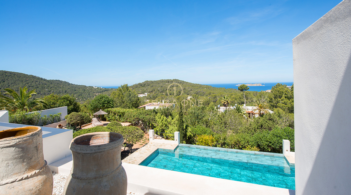 Moderne, renovierte Luxus Villa mit Meerblick und touristischer Vermietlizenz zum Verkauf
