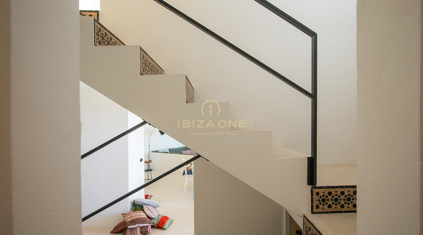 Villa de luxe moderne et rénovée avec vue sur la mer et licence de location touristique à vendre