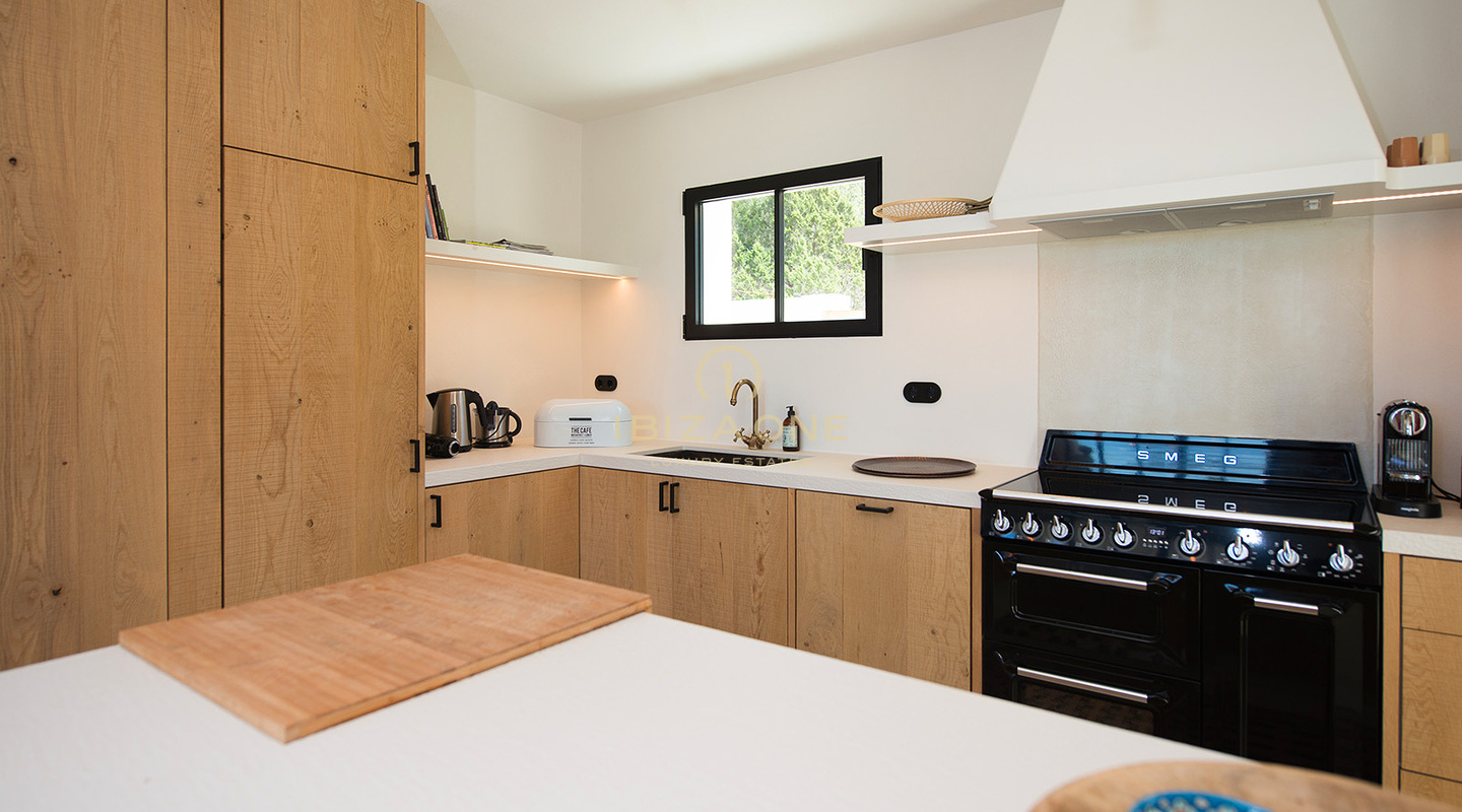 Moderne, gerenoveerde luxe villa met zeezicht en toeristische verhuurvergunning te koop