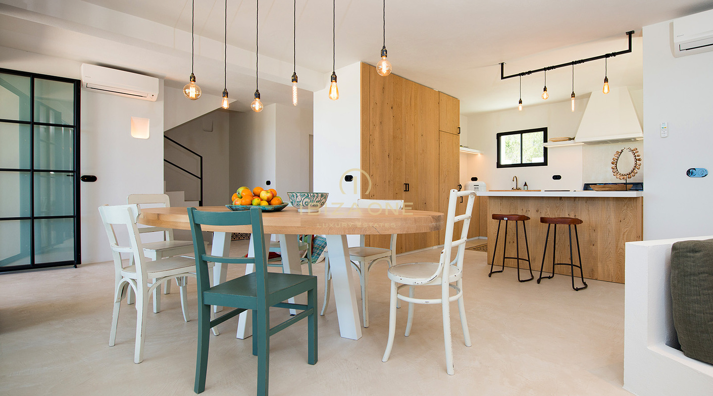 Moderne, gerenoveerde luxe villa met zeezicht en toeristische verhuurvergunning te koop