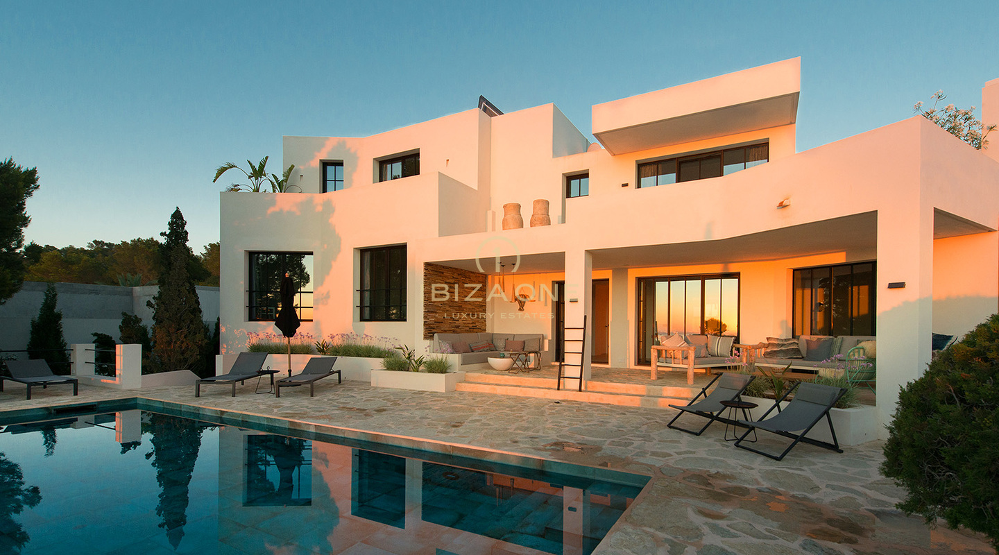 Moderne, renovierte Luxus Villa mit Meerblick und touristischer Vermietlizenz zum Verkauf