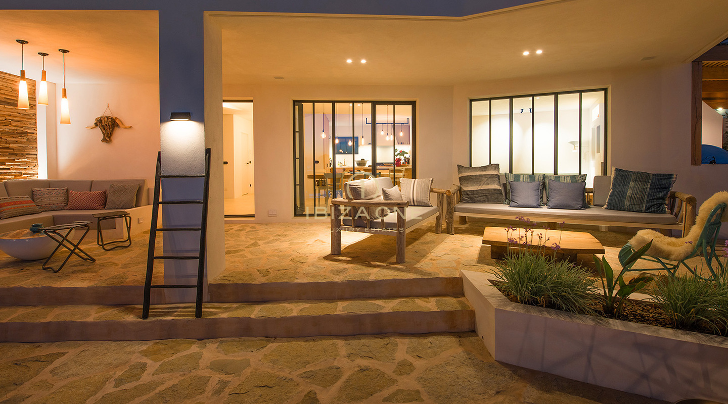 Moderne, renovierte Luxus Villa mit Meerblick und touristischer Vermietlizenz zum Verkauf
