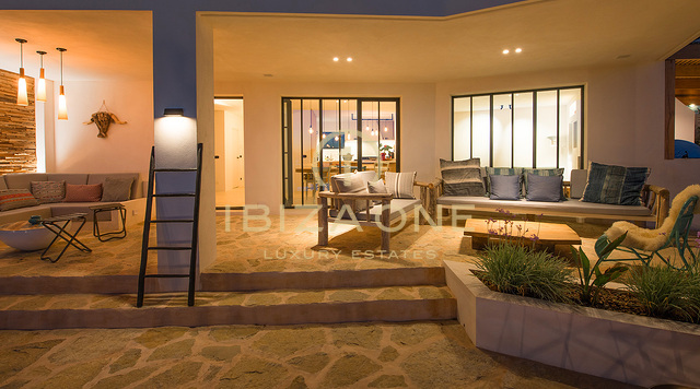 Moderne, renovierte Luxus Villa mit Meerblick und touristischer Vermietlizenz zum Verkauf