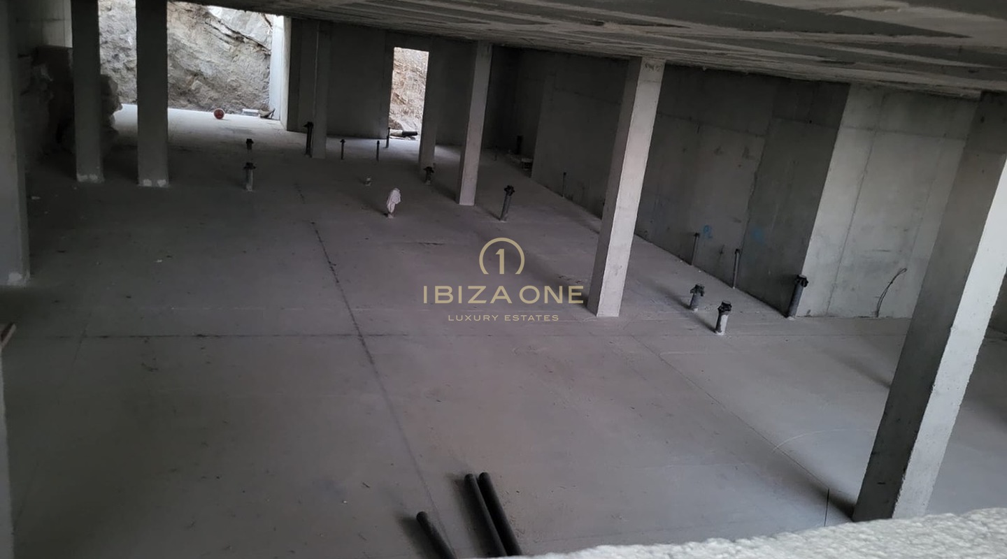Licenza per una villa di lusso su uno dei punti più alti vicino a Ibiza con terreno fantastico, vista sul mare e vista sul centro storico di Ibiza - la struttura è già in posizione - piscina di 20 m in vendita, Ibiza