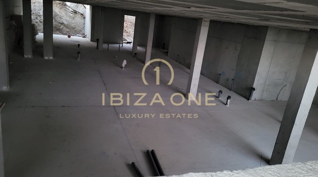 Lizenz für eine Luxusvilla auf einem der höchsten Punkte nahe Ibiza mit fantastischem Grundstück, Meerblick und Blick auf Ibizas Altstadt – der Rohbau steht bereits – 20m Pool zu verkaufen, Ibiza