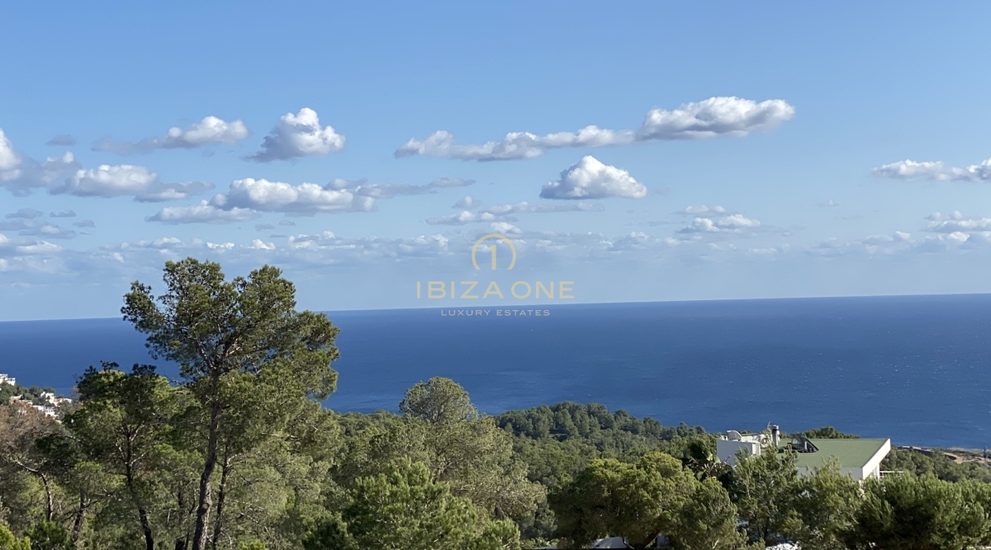Lizenz für eine Luxusvilla auf einem der höchsten Punkte nahe Ibiza mit fantastischem Grundstück, Meerblick und Blick auf Ibizas Altstadt – der Rohbau steht bereits – 20m Pool zu verkaufen, Ibiza