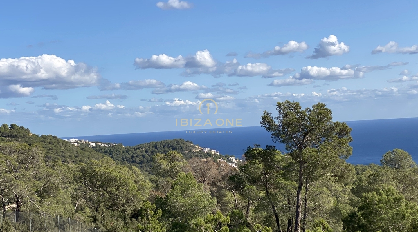 Lizenz für eine Luxusvilla auf einem der höchsten Punkte nahe Ibiza mit fantastischem Grundstück, Meerblick und Blick auf Ibizas Altstadt – der Rohbau steht bereits – 20m Pool zu verkaufen, Ibiza