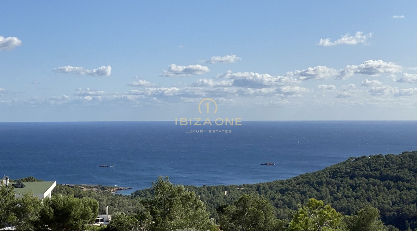 Licenza per una villa di lusso su uno dei punti più alti vicino a Ibiza con terreno fantastico, vista sul mare e vista sul centro storico di Ibiza - la struttura è già in posizione - piscina di 20 m in vendita, Ibiza