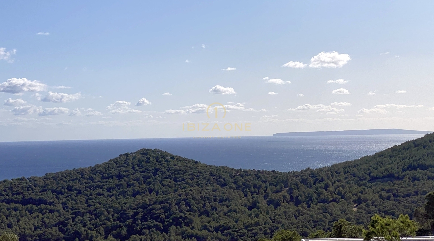 Licenza per una villa di lusso su uno dei punti più alti vicino a Ibiza con terreno fantastico, vista sul mare e vista sul centro storico di Ibiza - la struttura è già in posizione - piscina di 20 m in vendita, Ibiza