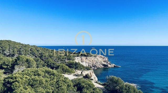 First sea line luxury project with 3 modern luxury villas and 3 pools for sale, Ibiza - Cap Martinet - First sea line luxury project with 3 modern luxury villas and 3 pools for rent, Ibiza - Cap Martinet