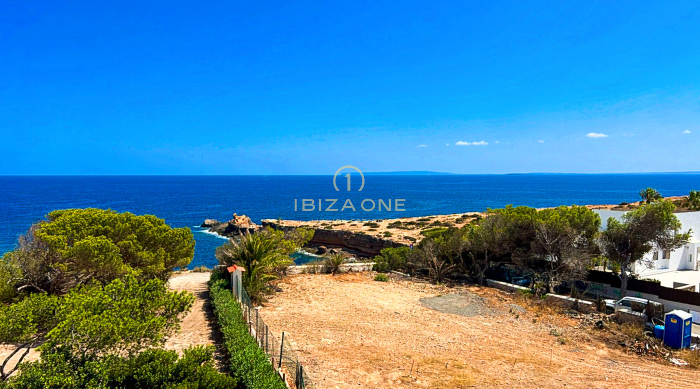 First sea line luxury project with 3 modern luxury villas and 3 pools for sale, Ibiza - Cap Martinet - First sea line luxury project with 3 modern luxury villas and 3 pools for rent, Ibiza - Cap Martinet