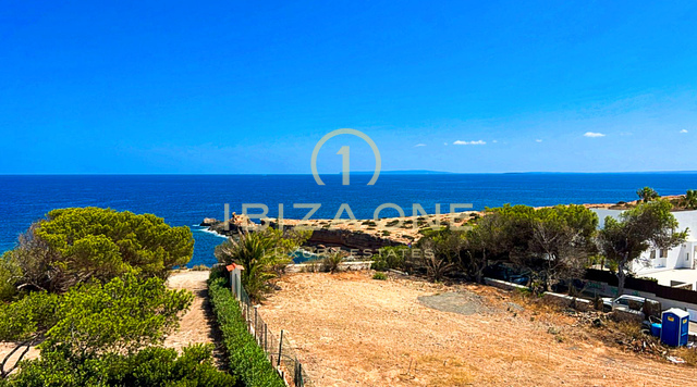Primer proyecto de lujo en primera línea de mar con 3 modernas villas de lujo y 3 piscinas en venta, Ibiza - Cap Martinet - Primer proyecto de lujo en primera línea de mar con 3 modernas villas de lujo y 3 piscinas en alquiler, Ibiza - Cap Martinet