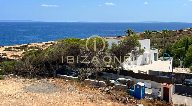 First sea line luxury project with 3 modern luxury villas and 3 pools for sale, Ibiza - Cap Martinet - First sea line luxury project with 3 modern luxury villas and 3 pools for rent, Ibiza - Cap Martinet
