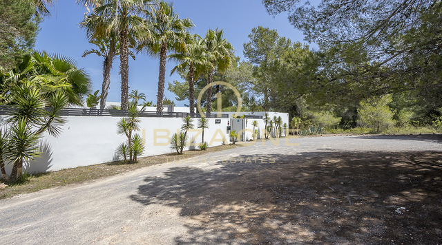Moderne luxe villa omgeven door een tropische tuin te koop, Ibiza - Moderne luxe villa omgeven door een tropische tuin te huur, Ibiza