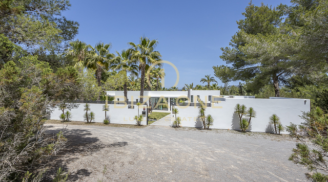 Moderne luxe villa omgeven door een tropische tuin te koop, Ibiza - Moderne luxe villa omgeven door een tropische tuin te huur, Ibiza