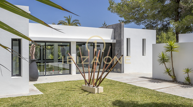 Villa de luxe moderne entourée d'un jardin tropical à vendre, Ibiza - Villa de luxe moderne entourée d'un jardin tropical à louer, Ibiza