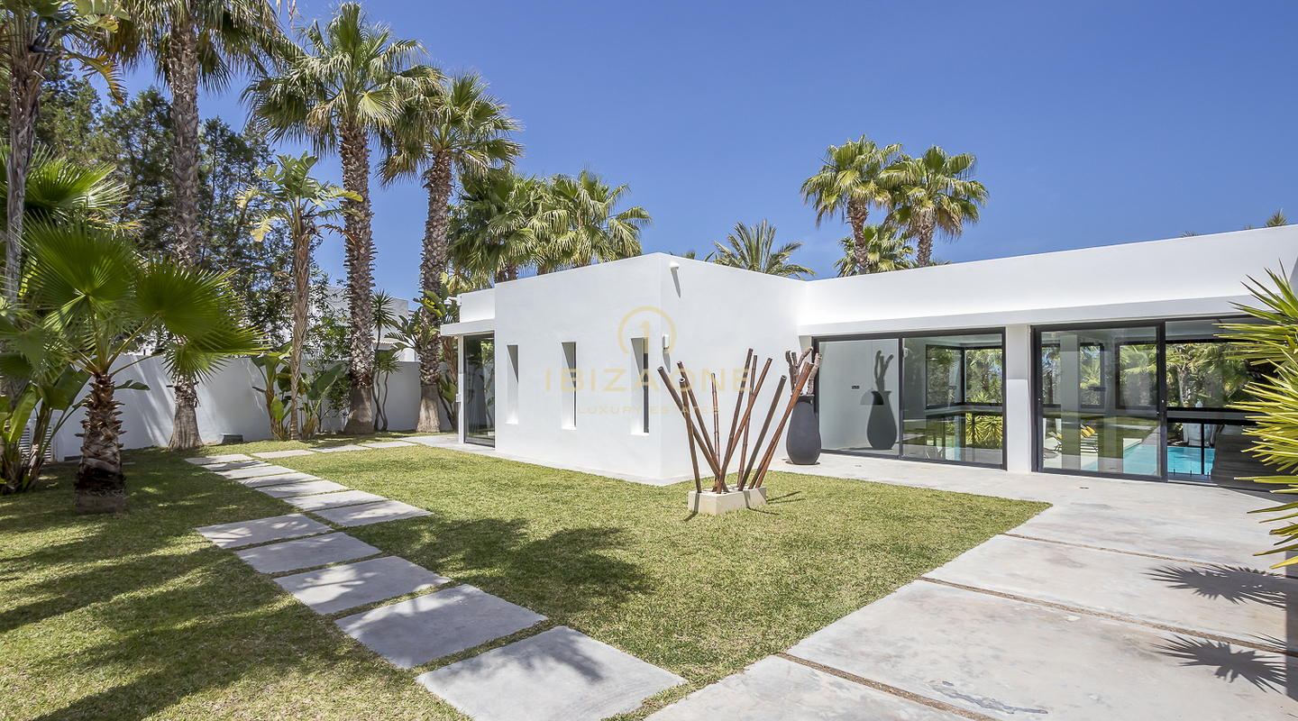 Modern luxury villa surrounded by a tropical garden for sale, Ibiza - Modern luxury villa surrounded by a tropical garden for rent, Ibiza