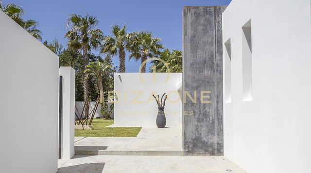 Moderne luxe villa omgeven door een tropische tuin te koop, Ibiza - Moderne luxe villa omgeven door een tropische tuin te huur, Ibiza