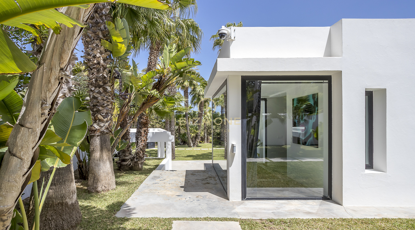 Moderna villa di lusso circondata da un giardino tropicale in vendita, Ibiza - Moderna villa di lusso circondata da un giardino tropicale in affitto, Ibiza