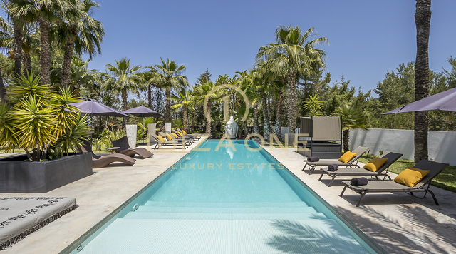 Moderna villa de lujo rodeada de un jardín tropical en venta, Ibiza - Moderna villa de lujo rodeada de un jardín tropical en alquiler, Ibiza
