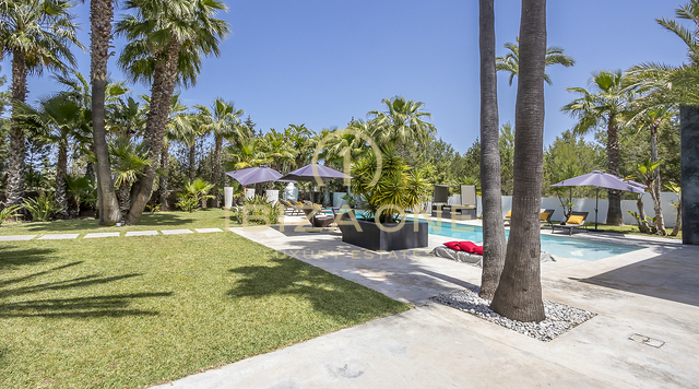 Moderne luxe villa omgeven door een tropische tuin te koop, Ibiza - Moderne luxe villa omgeven door een tropische tuin te huur, Ibiza