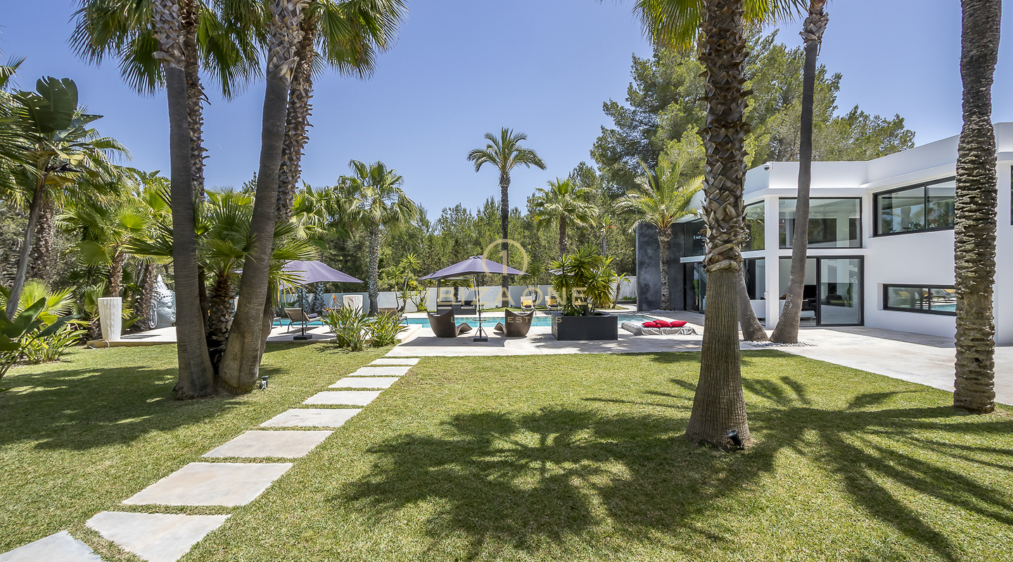 Villa de luxe moderne entourée d'un jardin tropical à vendre, Ibiza - Villa de luxe moderne entourée d'un jardin tropical à louer, Ibiza