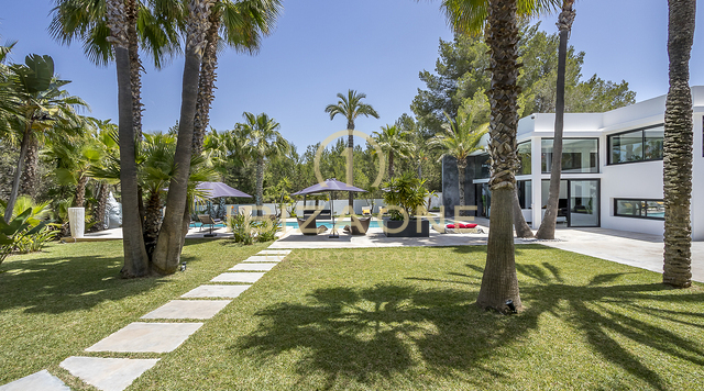 Moderne Luxusvilla umgeben von einem tropischen Garten zu verkaufen, Ibiza – Moderne Luxusvilla umgeben von einem tropischen Garten zu vermieten, Ibiza