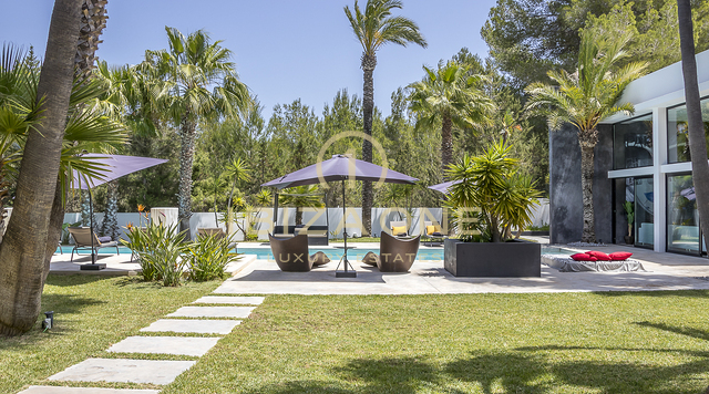 Moderne luxe villa omgeven door een tropische tuin te koop, Ibiza - Moderne luxe villa omgeven door een tropische tuin te huur, Ibiza
