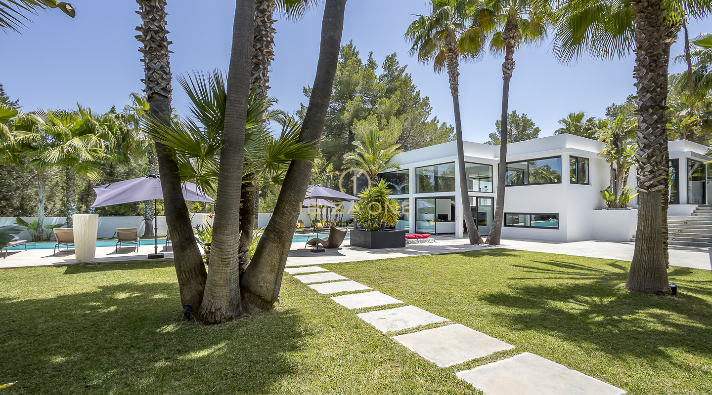Moderne luxe villa omgeven door een tropische tuin te koop, Ibiza - Moderne luxe villa omgeven door een tropische tuin te huur, Ibiza