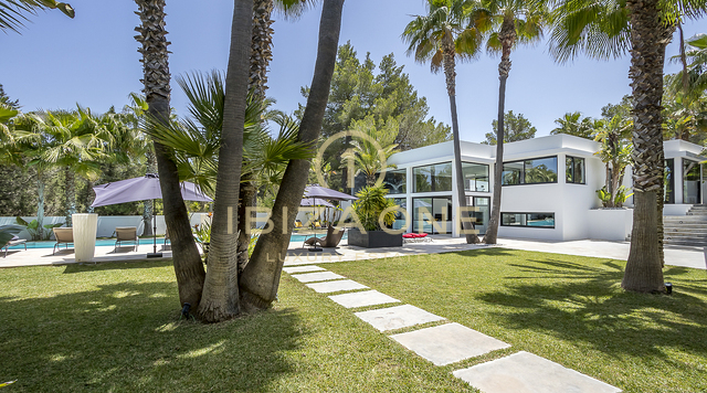 Moderne luxe villa omgeven door een tropische tuin te koop, Ibiza - Moderne luxe villa omgeven door een tropische tuin te huur, Ibiza