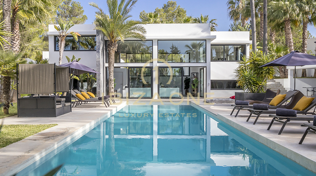 Moderna villa de lujo rodeada de un jardín tropical en venta, Ibiza - Moderna villa de lujo rodeada de un jardín tropical en alquiler, Ibiza