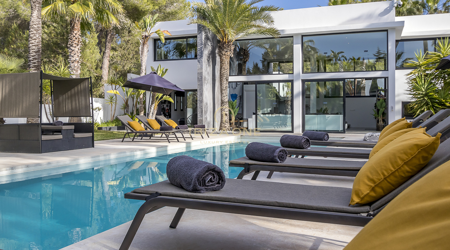 Moderne luxe villa omgeven door een tropische tuin te koop, Ibiza - Moderne luxe villa omgeven door een tropische tuin te huur, Ibiza