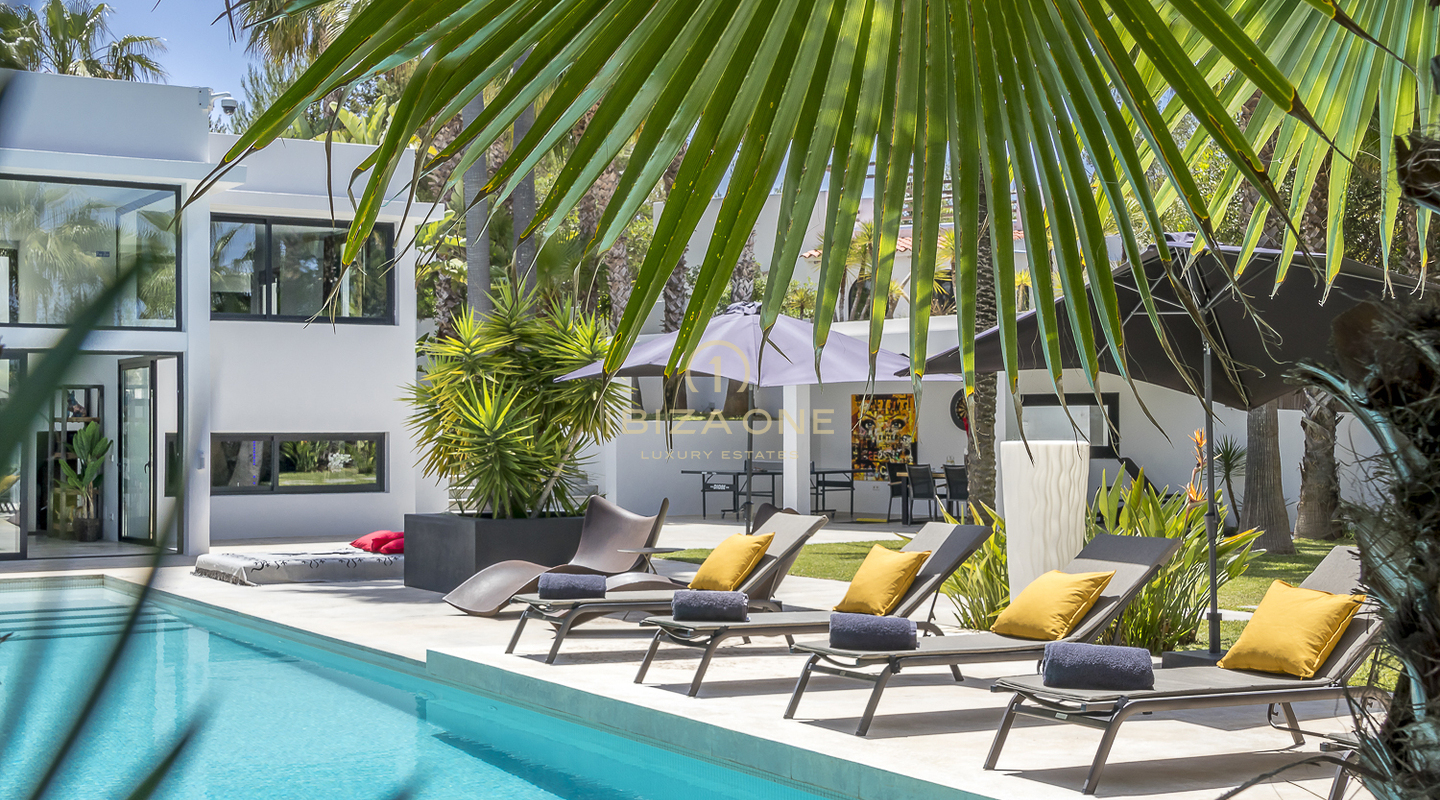 Moderne luxe villa omgeven door een tropische tuin te koop, Ibiza - Moderne luxe villa omgeven door een tropische tuin te huur, Ibiza