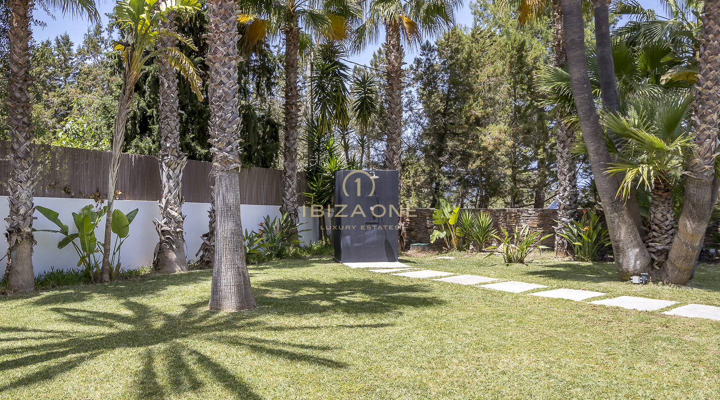 Moderna villa di lusso circondata da un giardino tropicale in vendita, Ibiza - Moderna villa di lusso circondata da un giardino tropicale in affitto, Ibiza