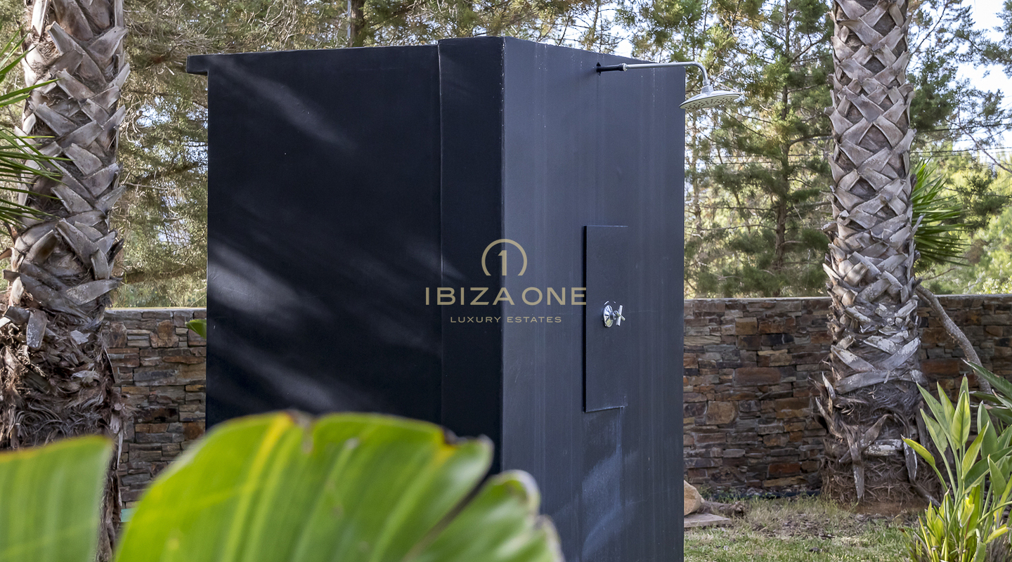 Moderne Luxusvilla umgeben von einem tropischen Garten zu verkaufen, Ibiza – Moderne Luxusvilla umgeben von einem tropischen Garten zu vermieten, Ibiza