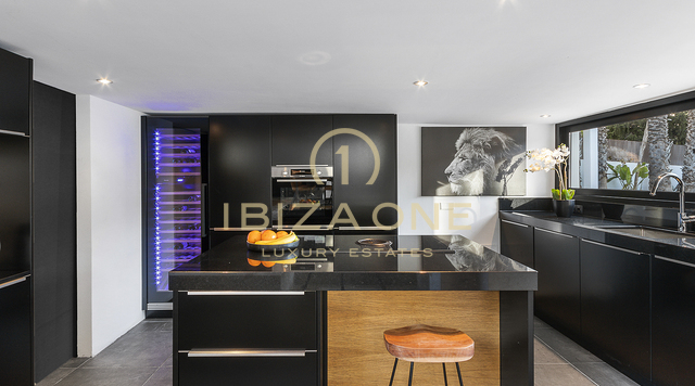 Moderne luxe villa omgeven door een tropische tuin te koop, Ibiza - Moderne luxe villa omgeven door een tropische tuin te huur, Ibiza