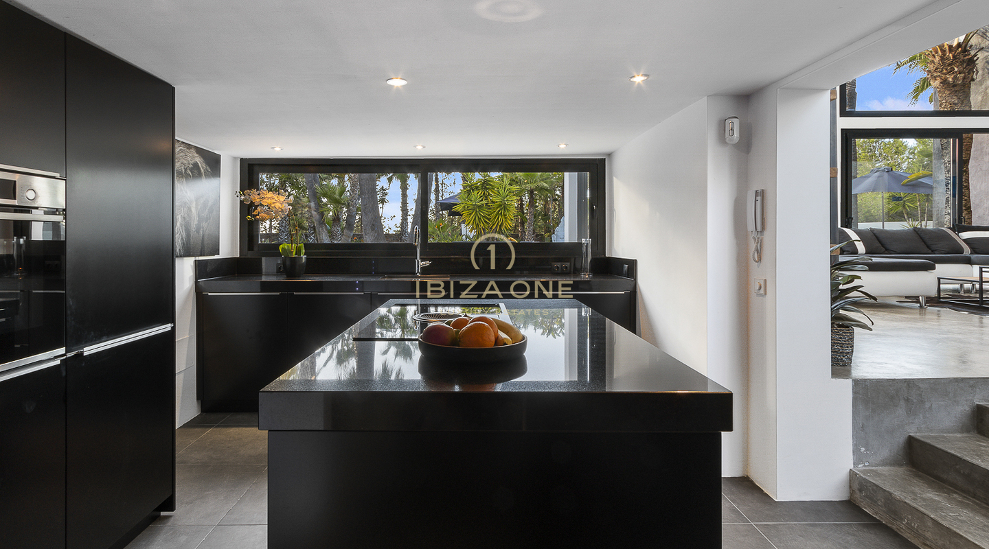 Moderna villa de lujo rodeada de un jardín tropical en venta, Ibiza - Moderna villa de lujo rodeada de un jardín tropical en alquiler, Ibiza