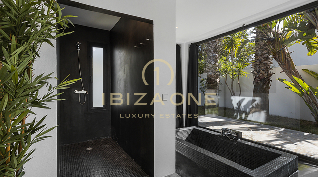 Moderne luxe villa omgeven door een tropische tuin te koop, Ibiza - Moderne luxe villa omgeven door een tropische tuin te huur, Ibiza
