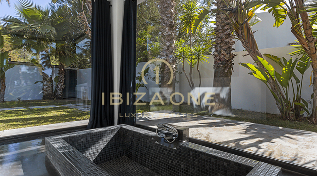 Villa de luxe moderne entourée d'un jardin tropical à vendre, Ibiza - Villa de luxe moderne entourée d'un jardin tropical à louer, Ibiza