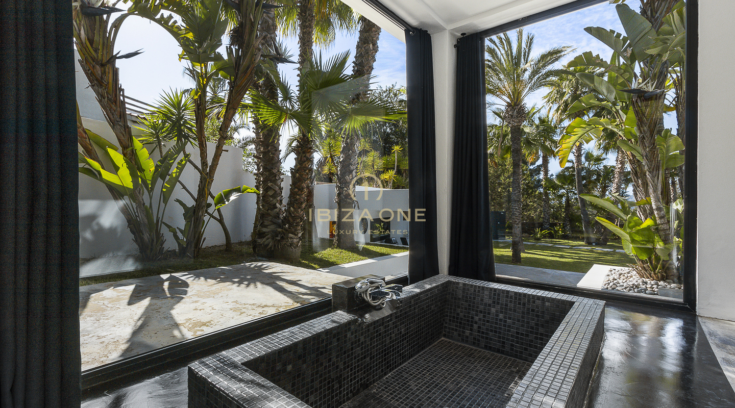 Moderna villa di lusso circondata da un giardino tropicale in vendita, Ibiza - Moderna villa di lusso circondata da un giardino tropicale in affitto, Ibiza