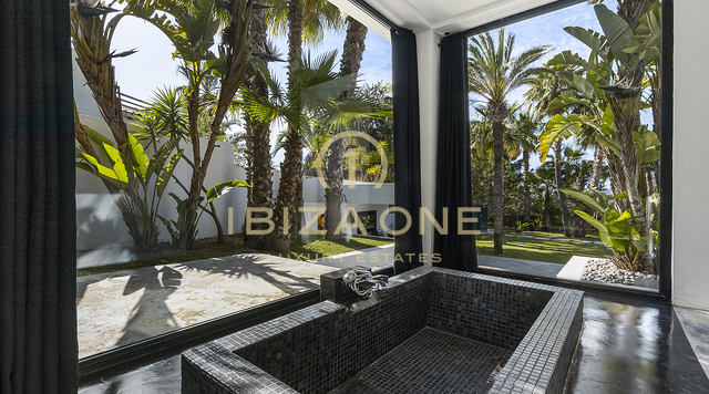 Moderne luxe villa omgeven door een tropische tuin te koop, Ibiza - Moderne luxe villa omgeven door een tropische tuin te huur, Ibiza