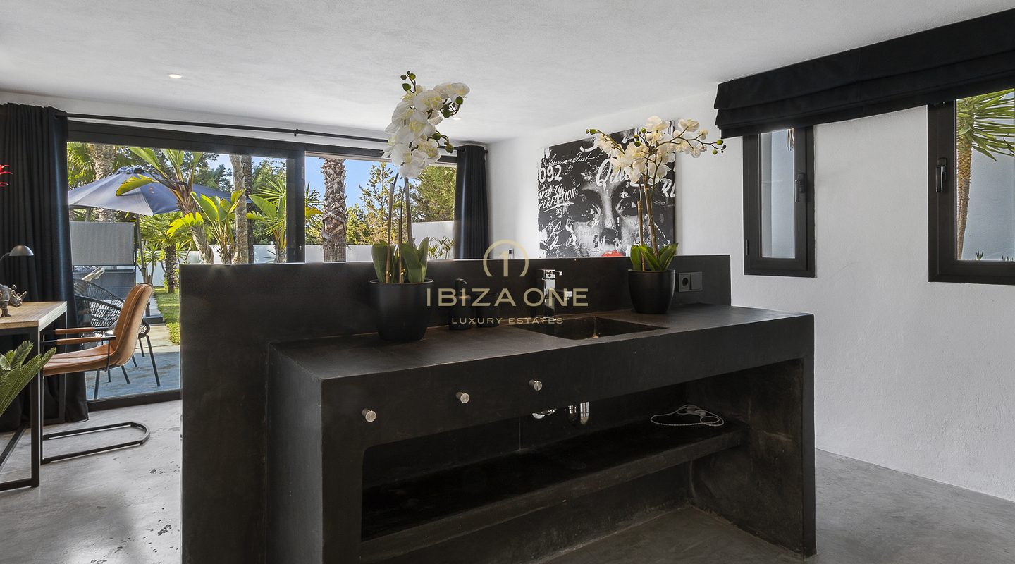Moderne Luxusvilla umgeben von einem tropischen Garten zu verkaufen, Ibiza – Moderne Luxusvilla umgeben von einem tropischen Garten zu vermieten, Ibiza