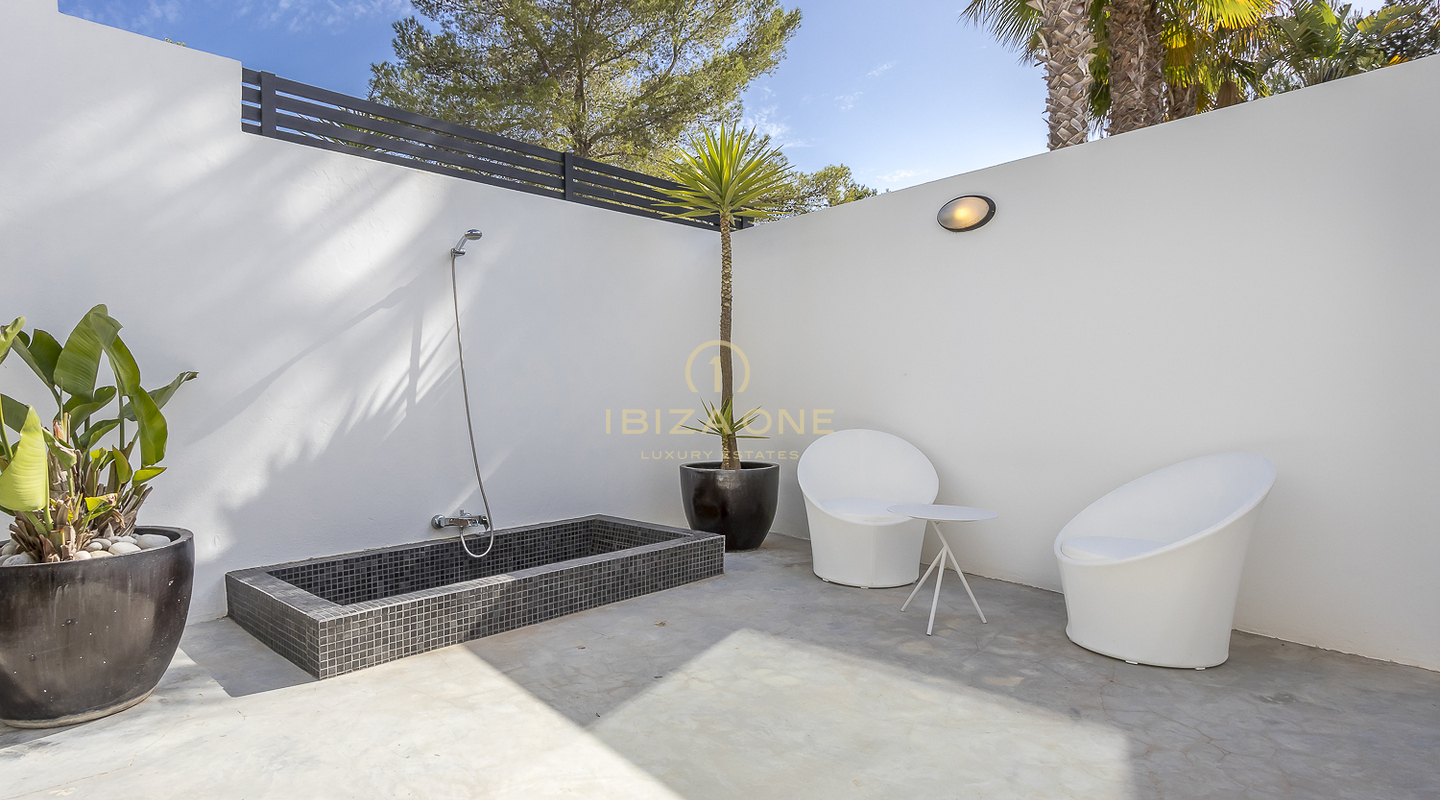 Moderne luxe villa omgeven door een tropische tuin te koop, Ibiza - Moderne luxe villa omgeven door een tropische tuin te huur, Ibiza