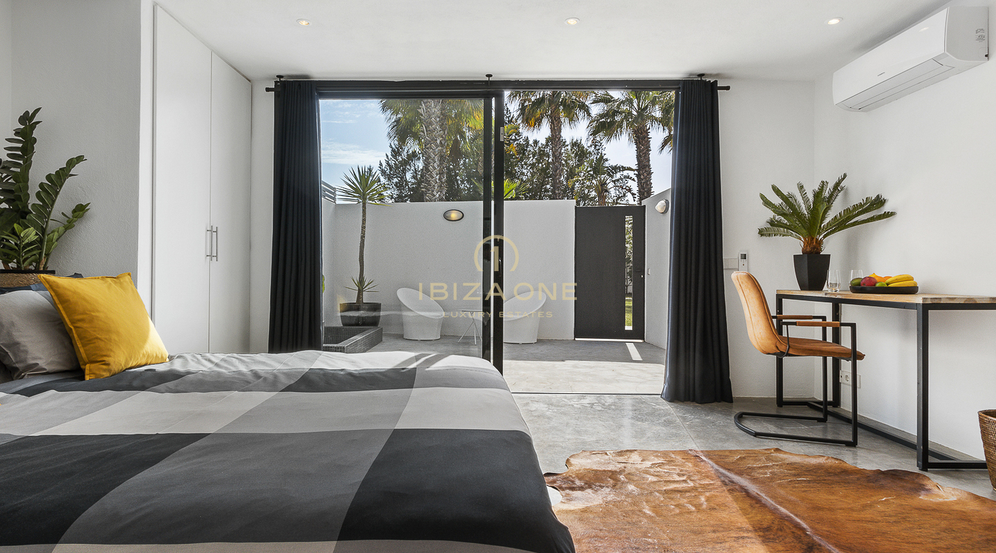 Moderne luxe villa omgeven door een tropische tuin te koop, Ibiza - Moderne luxe villa omgeven door een tropische tuin te huur, Ibiza
