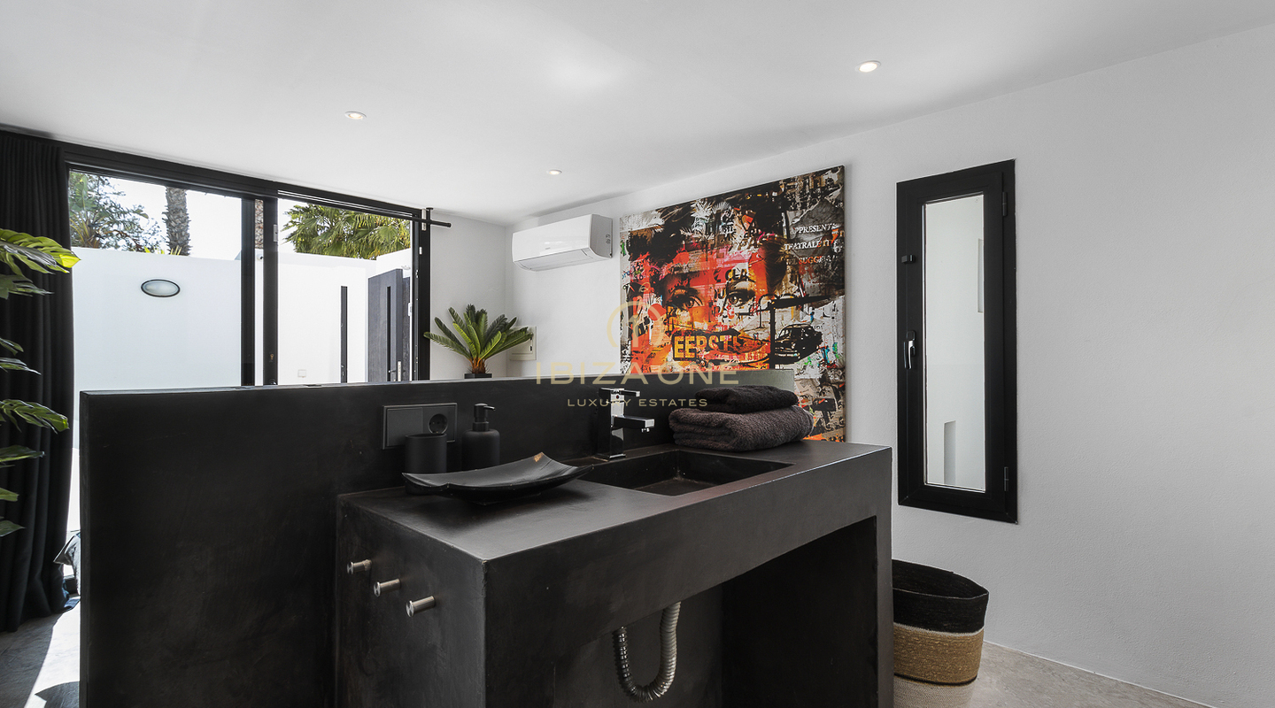 Moderna villa de lujo rodeada de un jardín tropical en venta, Ibiza - Moderna villa de lujo rodeada de un jardín tropical en alquiler, Ibiza
